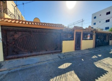 Casa de ☝🏻 nivel ubicada en la Autopista de San Isidro